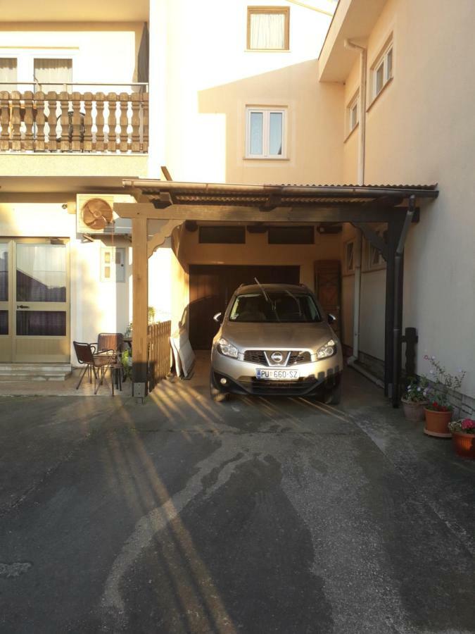 Apartments Hrga Pula Exterior photo